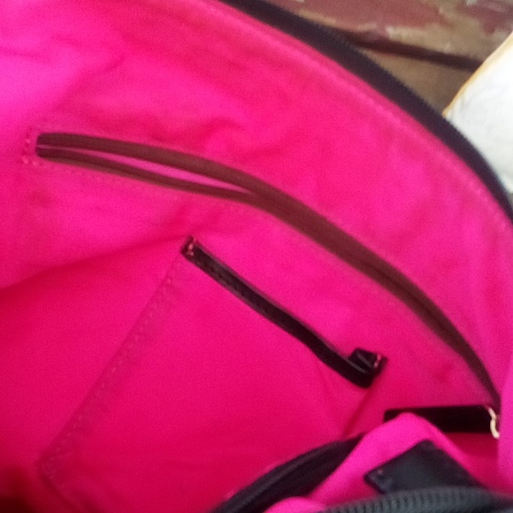 Dooney & Bourke large nylon & Leather  hobo shoulder bag magenta interior - Picture 9 of 11